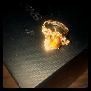 Vintage 18 carrot hue gold tigets eye ring.